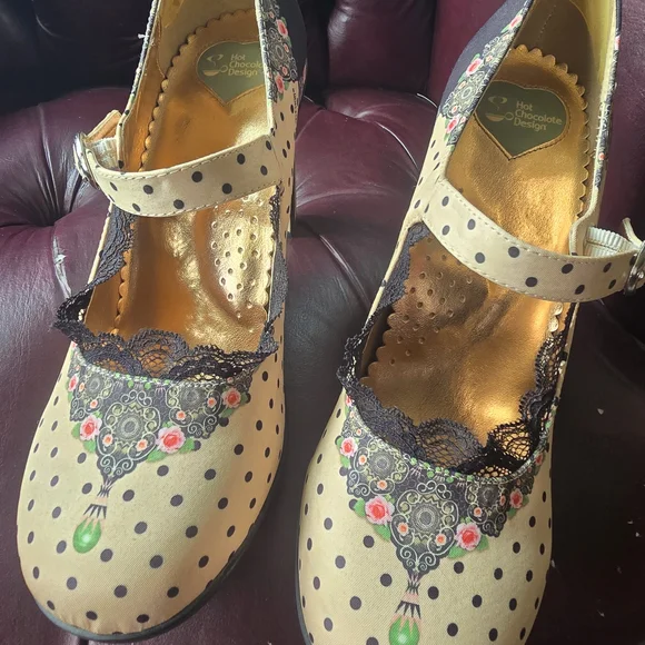 Elegant Floral Polka Dot Heels - Picture 2 of 5